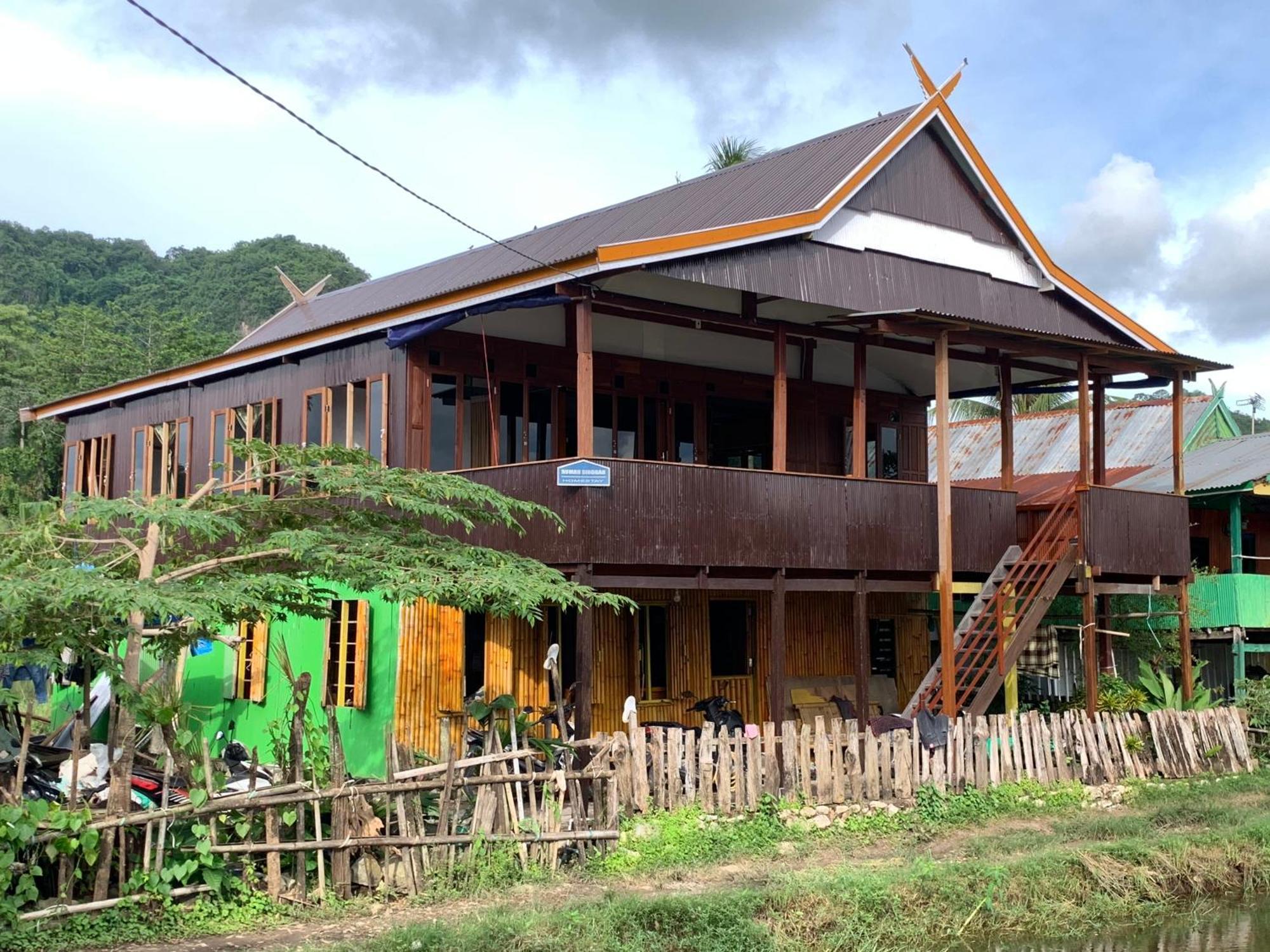 Nasrul House Homestay For Backpackers Maros Екстер'єр фото